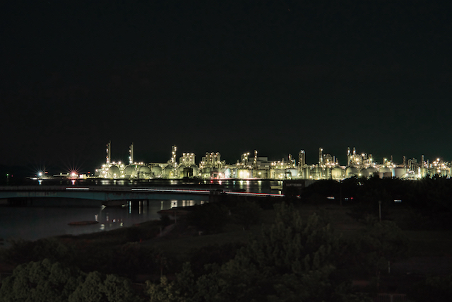 今回撮影したい工場夜景、姫路日本媒体工場を全体的に撮ってみるとかなり離れた場所から全体を撮影しました。